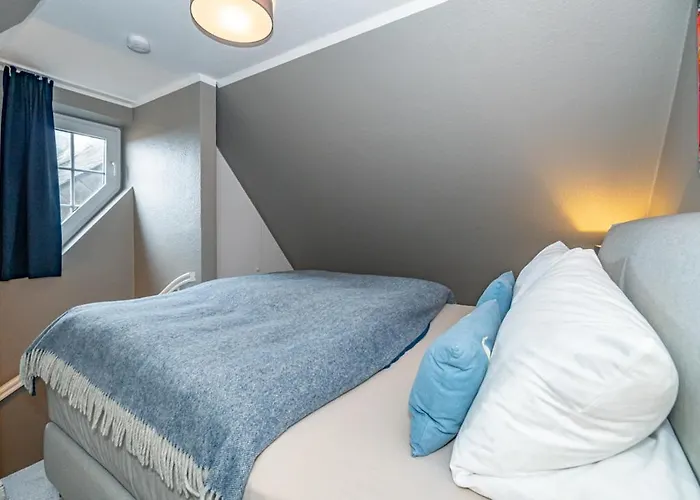 Maritim Und Individuell In Wenningstedt Mit Balkon