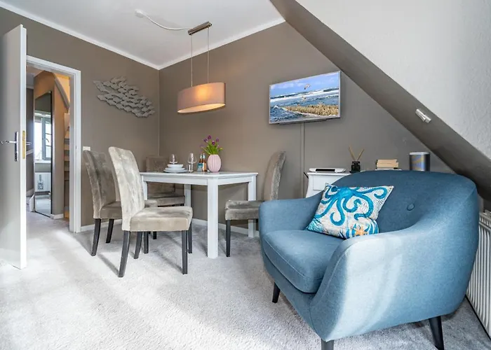 Maritim Und Individuell In Wenningstedt Mit Balkon